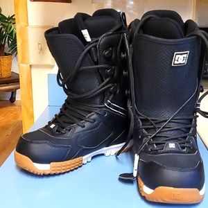 DC Mutiny Men's Snowboarding Boots